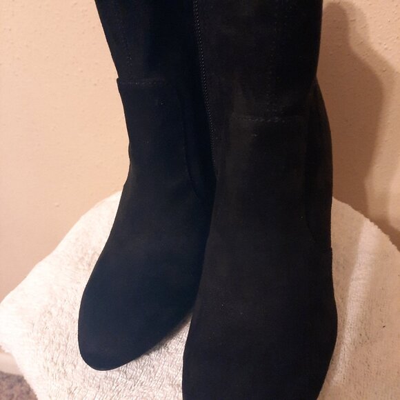 Steve Madden Women's Suede Chunky Stacked Heel Booties NWOT - Picture 1 of 12